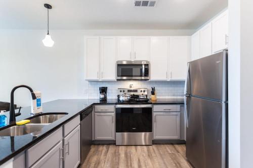 Stay Gia - Modern 1 Bedroom Apartment