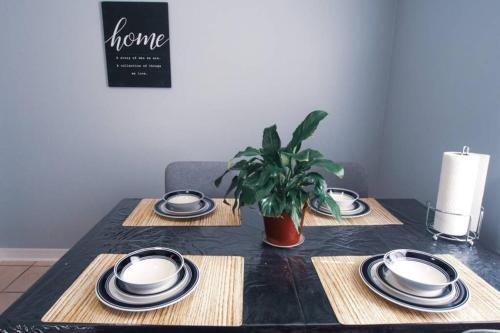 Cozy Spacious 4 Bed 2 Bath Nearby Attractions
