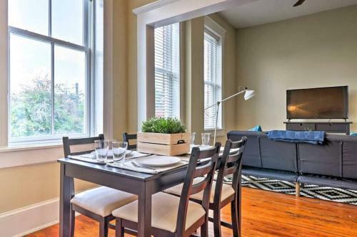 Airy Apartment In Historic Springfield
