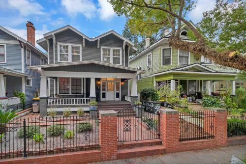 Apartamento Elegant & Spacious Home - 2 Blocks From 5 Points!