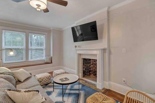 Apartamento Elegant & Spacious Home - 2 Blocks From 5 Points!