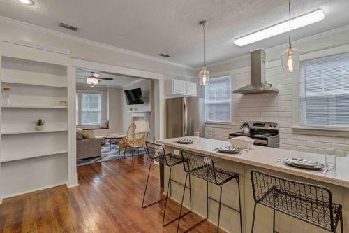 Apartamento Elegant & Spacious Home - 2 Blocks From 5 Points!