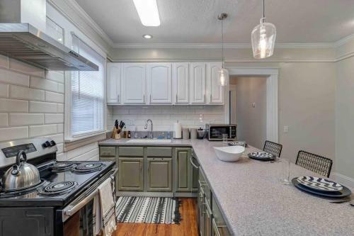 Apartamento Elegant & Spacious Home - 2 Blocks From 5 Points!