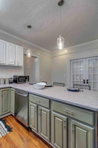 Apartamento Elegant & Spacious Home - 2 Blocks From 5 Points!