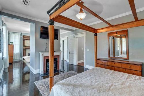 Luxurious Mansion In Historic Springfield!!!