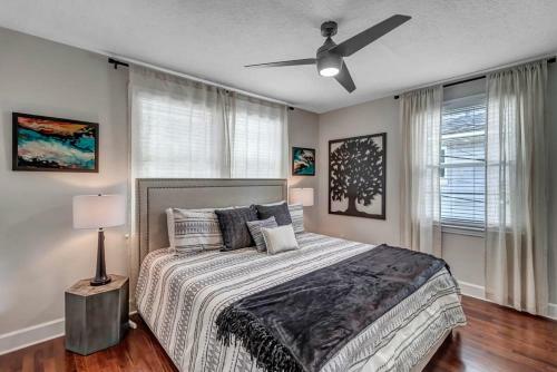 Stylish Condo - 2 Block From San Marco