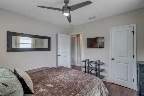 Stylish Condo - 2 Block From San Marco