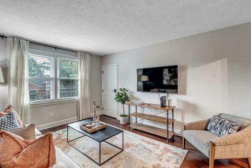 Stylish Condo - 2 Block From San Marco