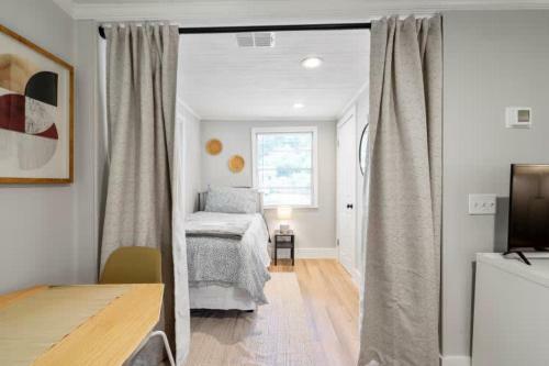 Adorable 2 Br Tiny Home In Historic San Marco!