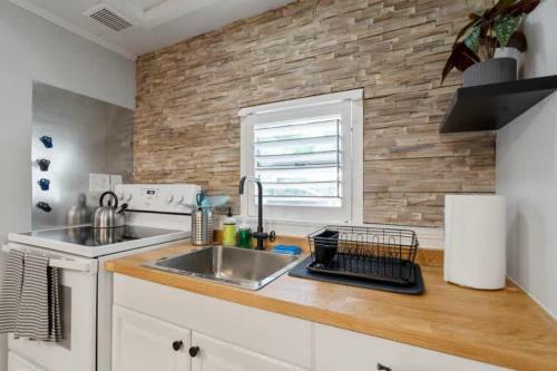 Adorable 2 Br Tiny Home In Historic San Marco!