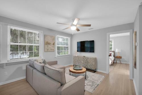 Sunny Apartment In Walkable San Marco!