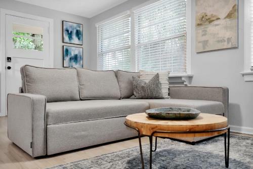 Sunny Apartment In Walkable San Marco!