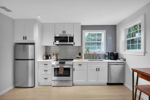Sunny Apartment In Walkable San Marco!