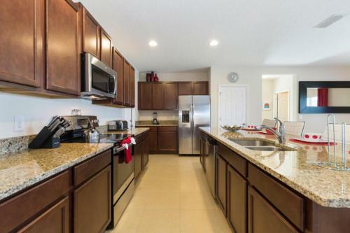 Villa 5 Bed Home At Marbella 125