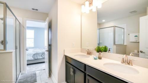 Villa Disney-champions Gate Resorts 8br/5baths/pool/spa