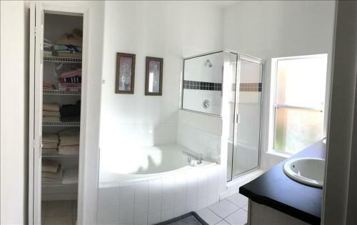 33 Andalusia House
