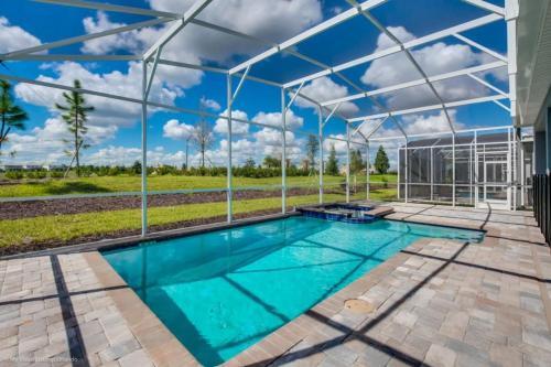 5 Bed Pool With Overflowing Spa In Champions Gate! Villa