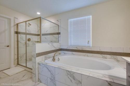 5 Bed Pool With Overflowing Spa In Champions Gate! Villa