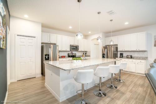 6121 11 Bedroom Luxury Villa Close To Disney