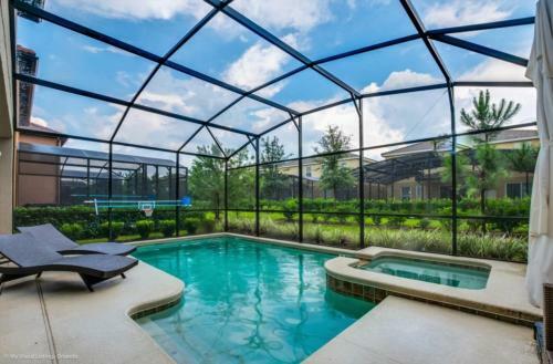 Spectacular Lassie Pool House View
