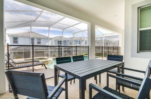 Magnificent Pool Home In Champion Gates