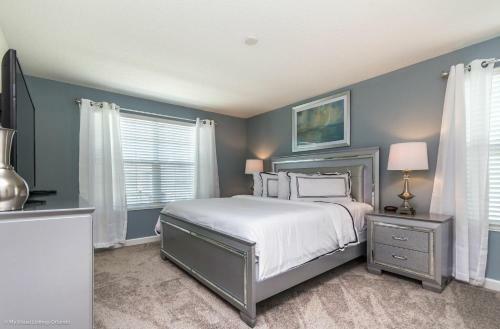 Magnificent Pool Home In Champion Gates