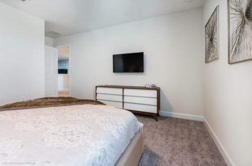 Champion Gates 8bed Cinema Room