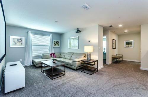 Spacious 6 Bedroom Home Free Water Park