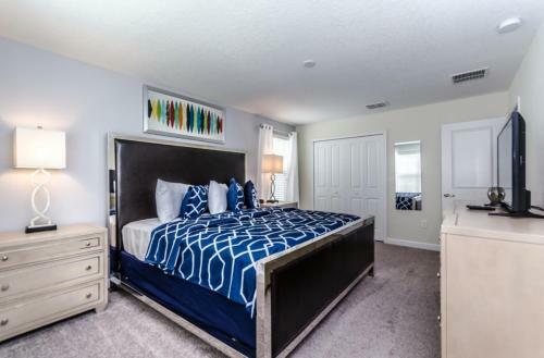 Spacious 6 Bedroom Home Free Water Park
