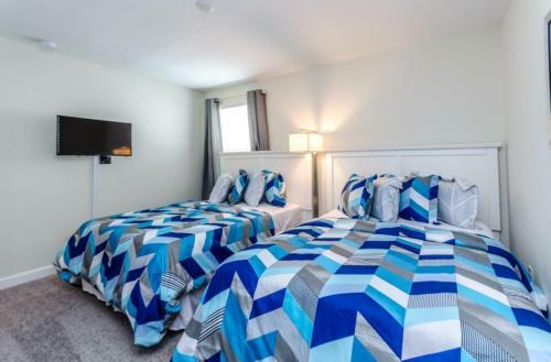 Spacious 6 Bedroom Home Free Water Park