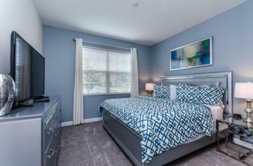 Spacious 6 Bedroom Home Free Water Park