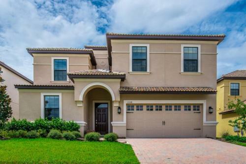 Large Pool Homes In Champion Gates