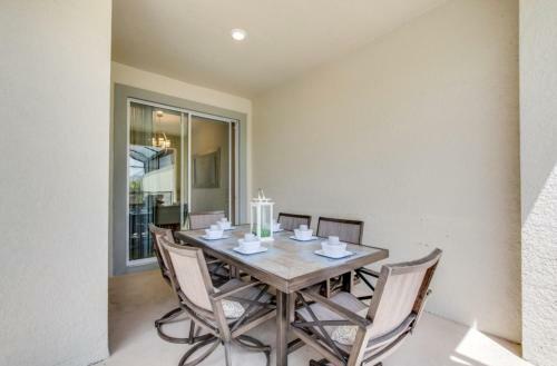 Penthouse Retreat At Champion Gates