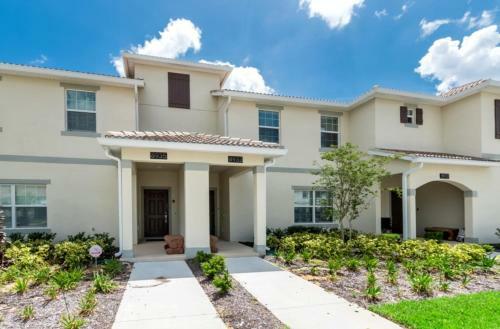 Penthouse Retreat At Champion Gates