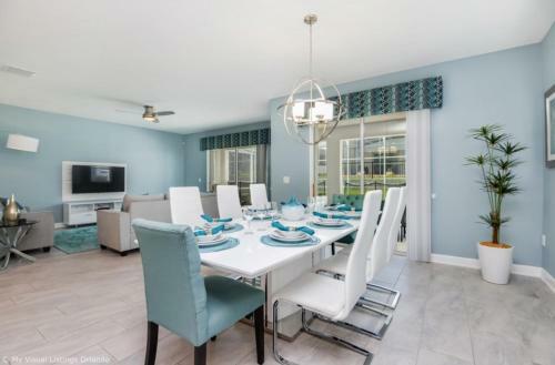 Extravaganza Elegant 8 Bed In Champion Gate