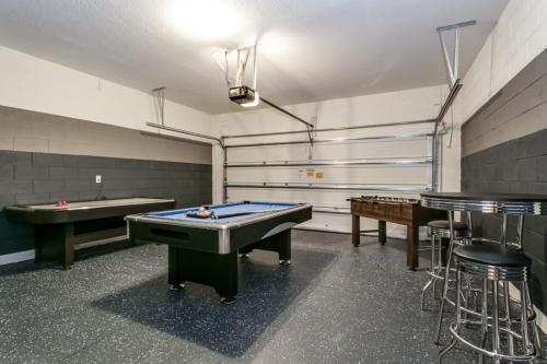 South Facing Pool Spa, Game Room Home Is Loaded! Villa