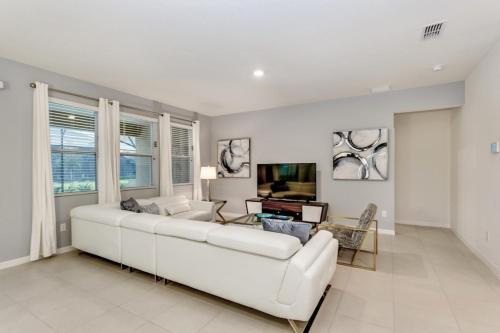 South Facing Pool Spa, Game Room Home Is Loaded! Villa