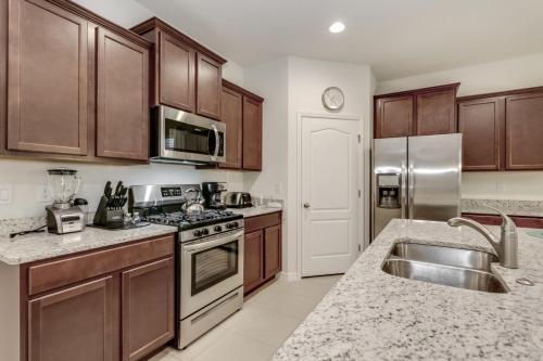 South Facing Pool Spa, Game Room Home Is Loaded! Villa