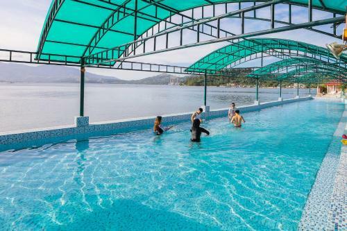 White Rock Waterpark And Beach Hotel