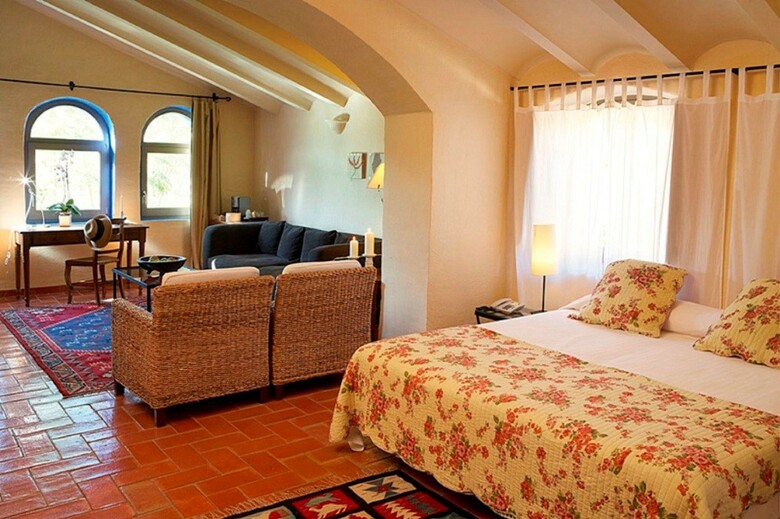 Hotel La Pla�a Madremanya