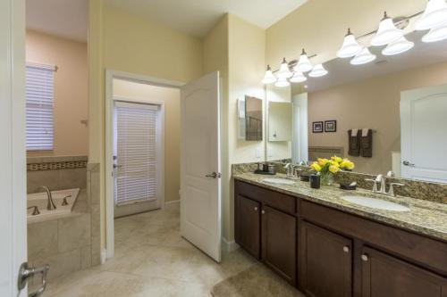 Champions Gate Home With Large Pool Spa! Home