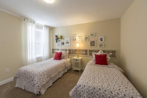 Champions Gate Home With Large Pool Spa! Home