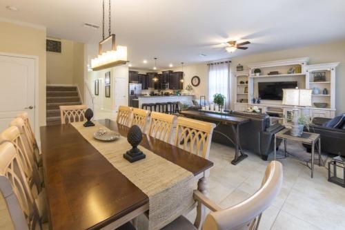 Champions Gate Home With Large Pool Spa! Home