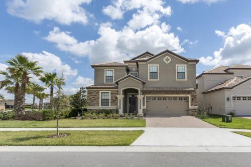 Champions Gate Home With Large Pool Spa! Home