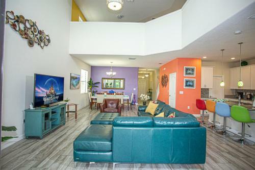 Gorgeous 5 Bd Single Family With Pool 5528