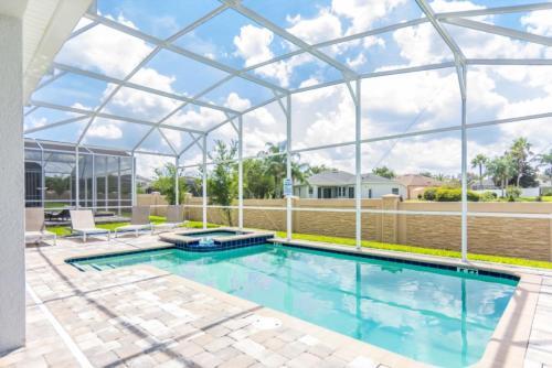 Gorgeous Home With Pool And Game Room Cg1680