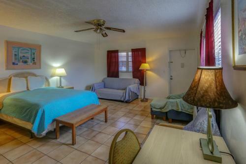 Richard's Motel Studios