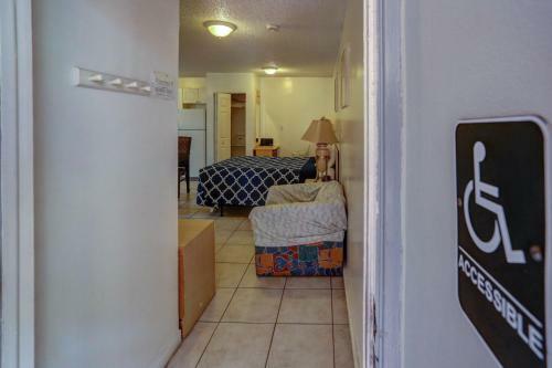 Richard's Motel Studios