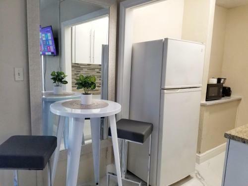 Hostal Glam Private Studio 4 Miles From Beach