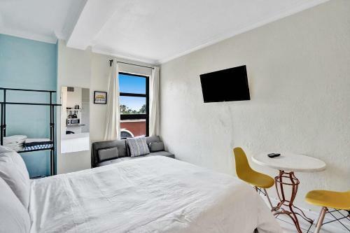 Hotel Beach Front Suite At Hollywood Beach Resort, Direct Beach Access, Swimming Pool